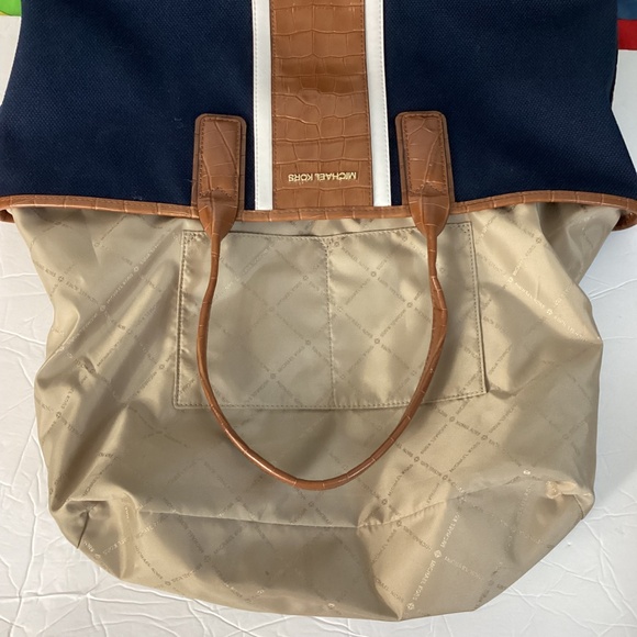 NWT MICHAEL KORS GREENWICH LARGE EAST WEST TOTE BAG NAVY CANVAS CROCO BR… - Picture 8 of 9